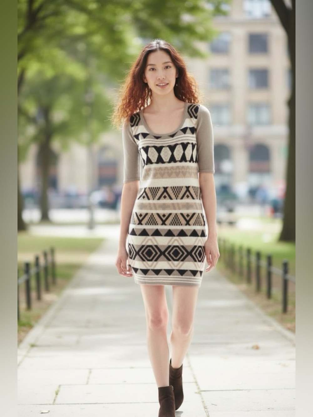 TO Sweaters Medium Geometric Design Black Gray Brown Cream